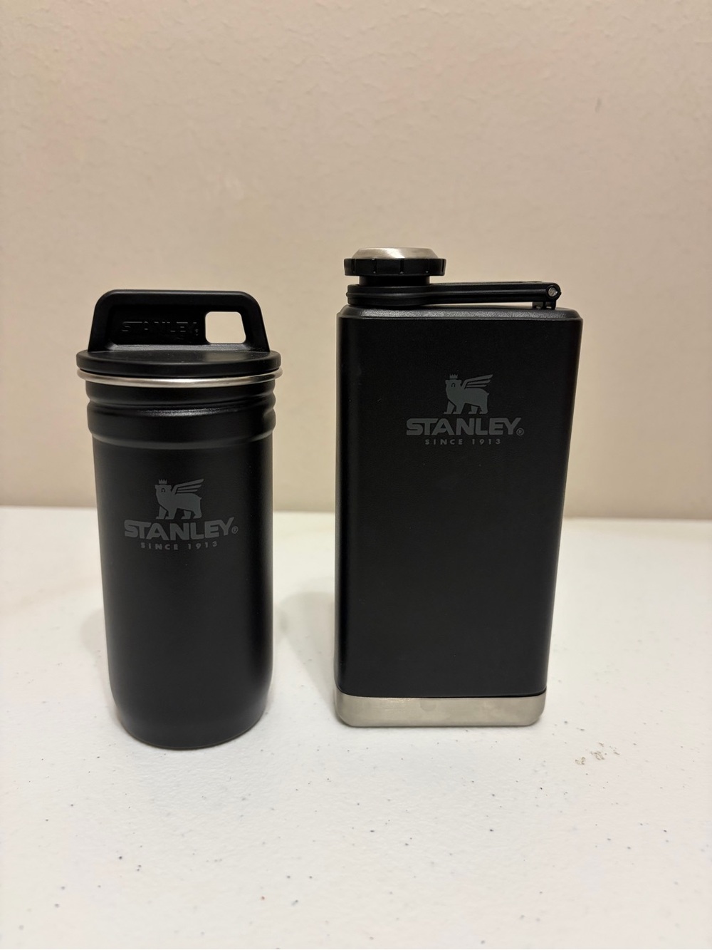 Set of 4 Stanley Adventure Pre-Party Shot Glass + Flask Set in Black Never Used